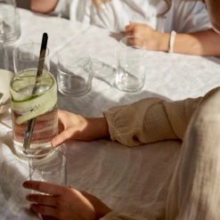 Aarke Nesting Karaf Met Lepel 1,1 Liter Glas -Kook Winkel aarke glassware kid woman drinking water 1581jpg pnghigh 66558837434d98.83158188