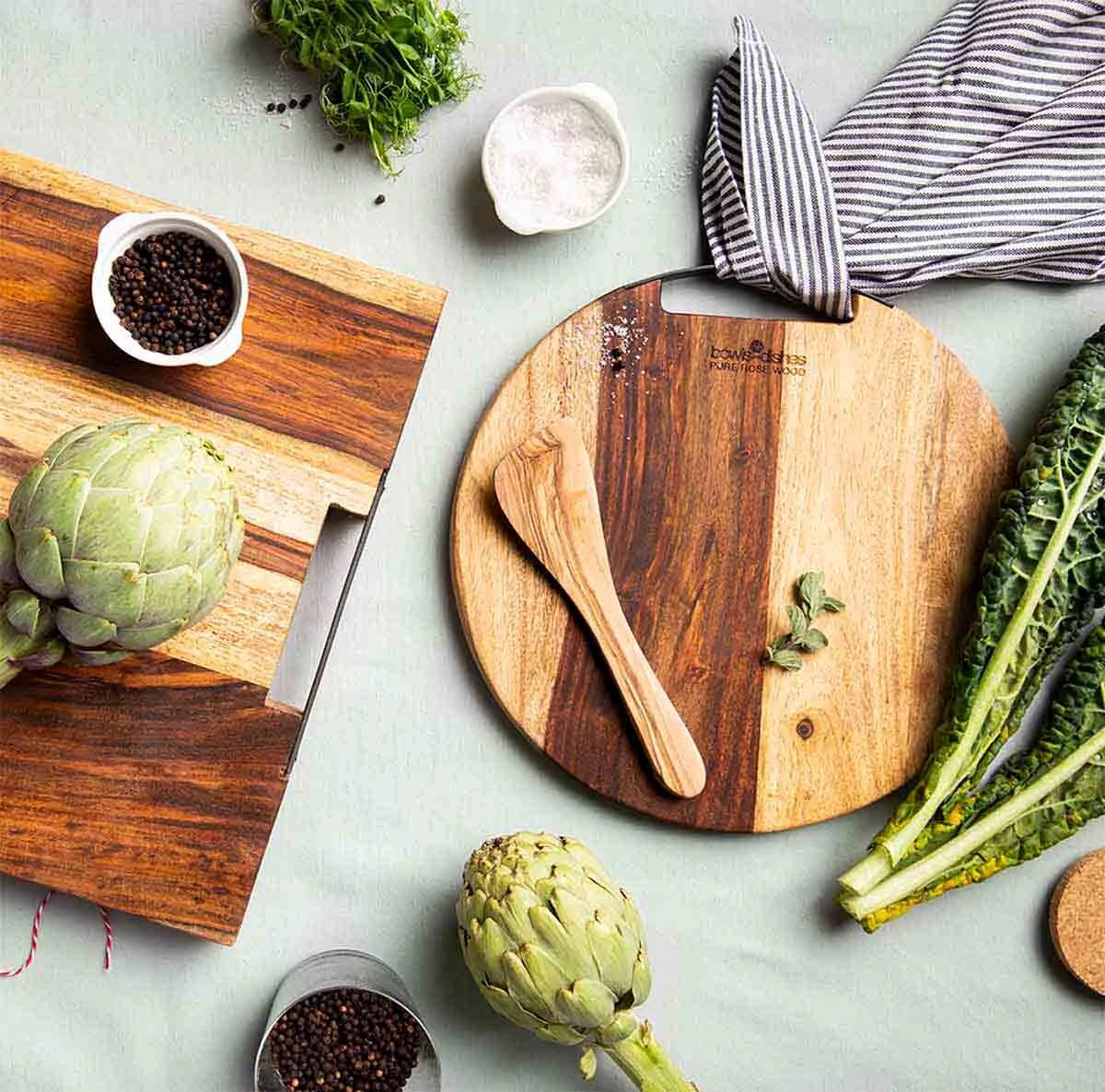 Bowls And Dishes Pure Rose Wood Serveerplank ø 35 Cm Met 1 Metalen Handvat 3 Bowls And Dishes Pure Rose Wood Serveerplank ø 35 Cm Met 1 Metalen Handvat - Afbeelding 3
