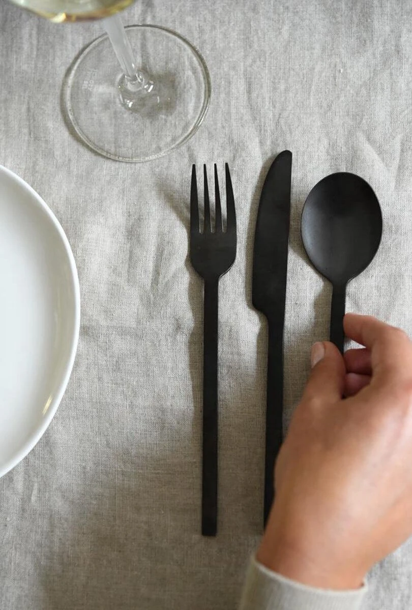 Leeff Charlot Bestekcassette 4-persoons Rvs Zwart 16-delig 2 Leeff Charlot Bestekcassette 4-persoons Rvs Zwart 16-delig - Afbeelding 2