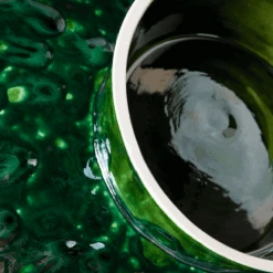HK Living ACE7090 The Emeralds Schaal Op Voet ø 30 Cm Aardewerk Groen -Kook Winkel hkliving ace7090the emeralds ceramic bowl on base l dripping green 2 1