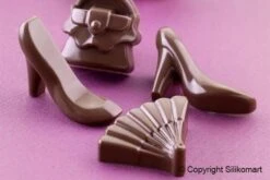 Silikomart EasyChoc Fashion Bonbonvorm 14 Kledingstukken Silicone Bruin -Kook Winkel silikomart easychoc fashion bonbonvorm 14 kledingstukken silicone bruin 2